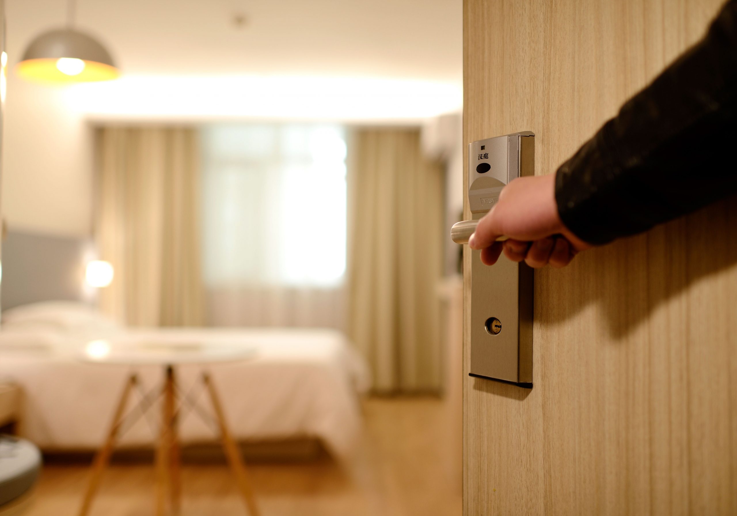 control de acceso puerta de hoteles