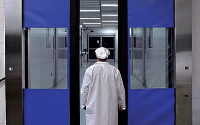 Puertas automáticas en México: beneficios, mantenimiento y normativa